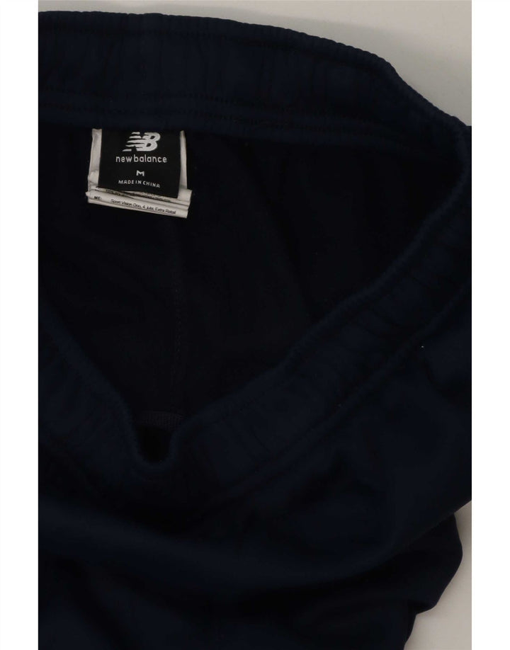 Pantaloni de trening cu grafică New Balance pentru bărbați, poliester mediu bleumarin
