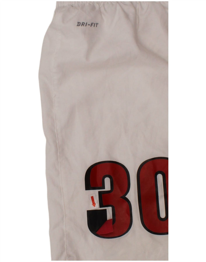 Pantaloni scurți sport NIKE Dri Fit Graphic pentru băieți 12-13 ani, mari, alb, poliester
