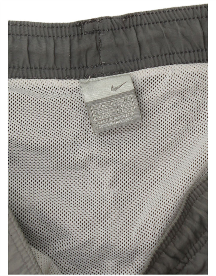 Pantaloni scurți sport Nike pentru bărbați Marea Britanie 39/41 Gri mediu Nailon color bloc