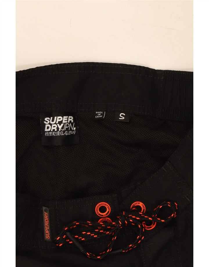 Pantaloni scurți de înot grafic Superdry pentru bărbați, poliester negru mic
