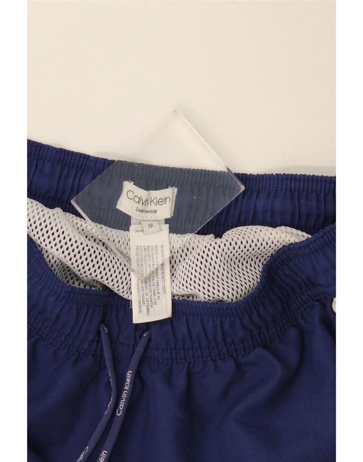 Pantaloni scurți de înot grafic Calvin Klein pentru bărbați, medii, bleumarin, color block