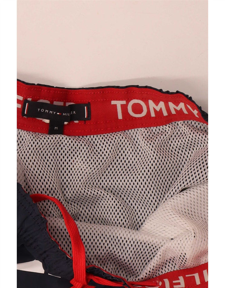 Pantaloni scurți de înot grafic Tommy Hilfiger pentru bărbați, poliester mediu albastru bleumarin