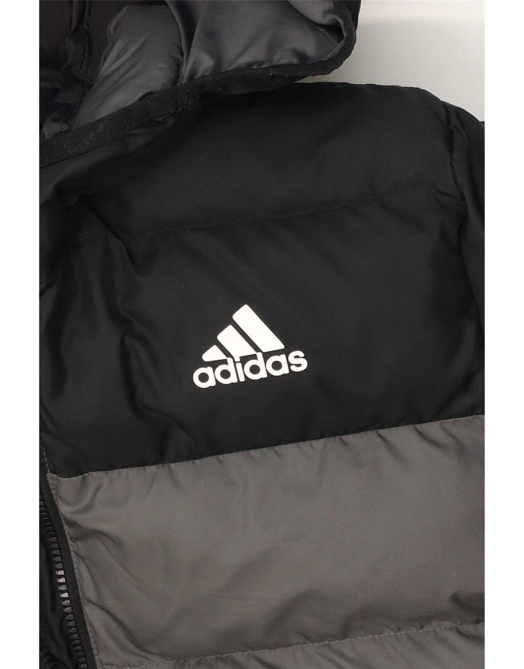 Jachetă căptușită cu glugă pentru băieți Adidas 13-14 ani, gri colorblock