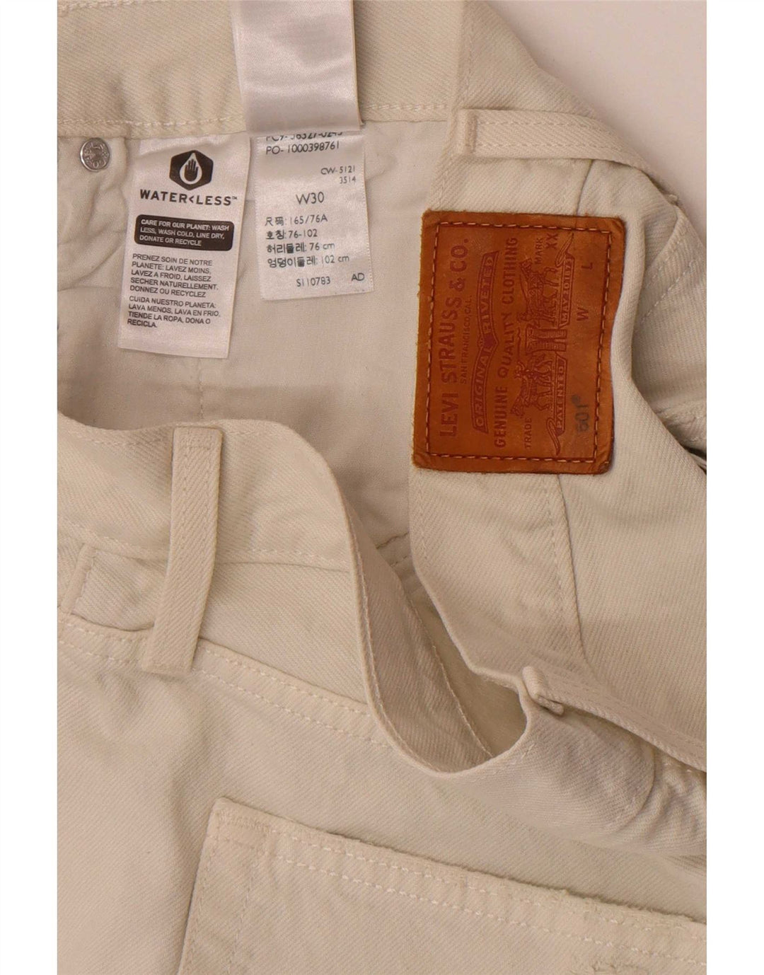 Pantaloni scurți Levi's pentru femei 501 din denim distressed W30, bumbac mediu alb
