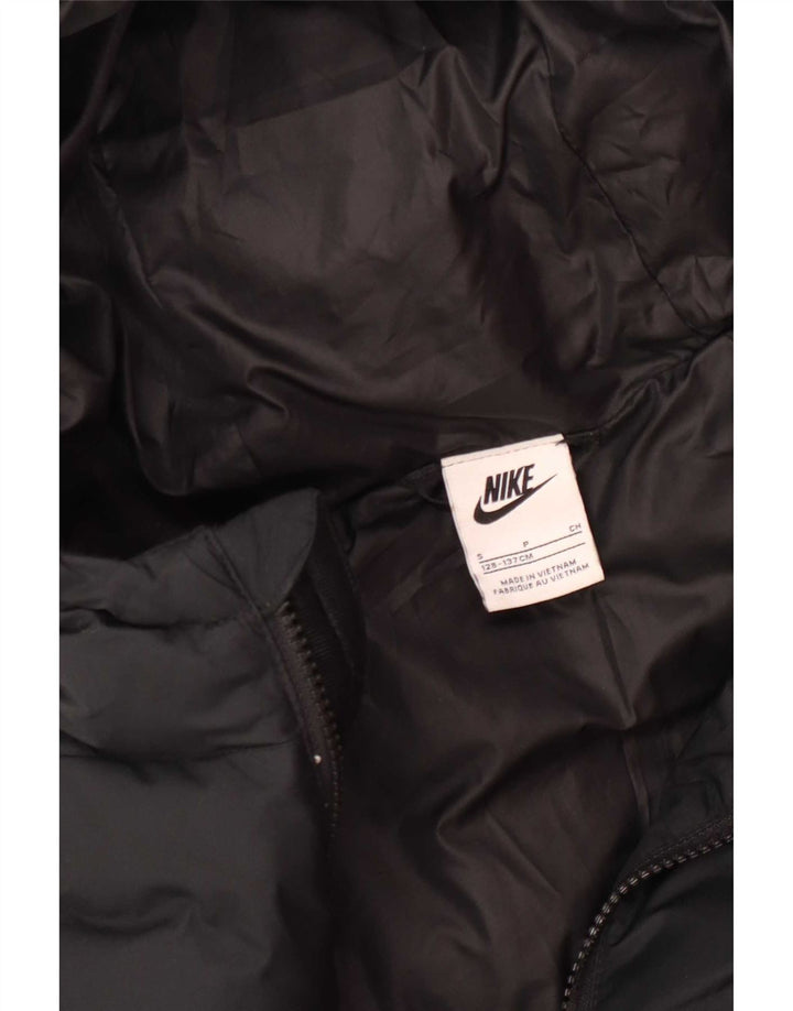 Jachetă căptușită cu glugă pentru fete Nike 8-9 ani mic negru