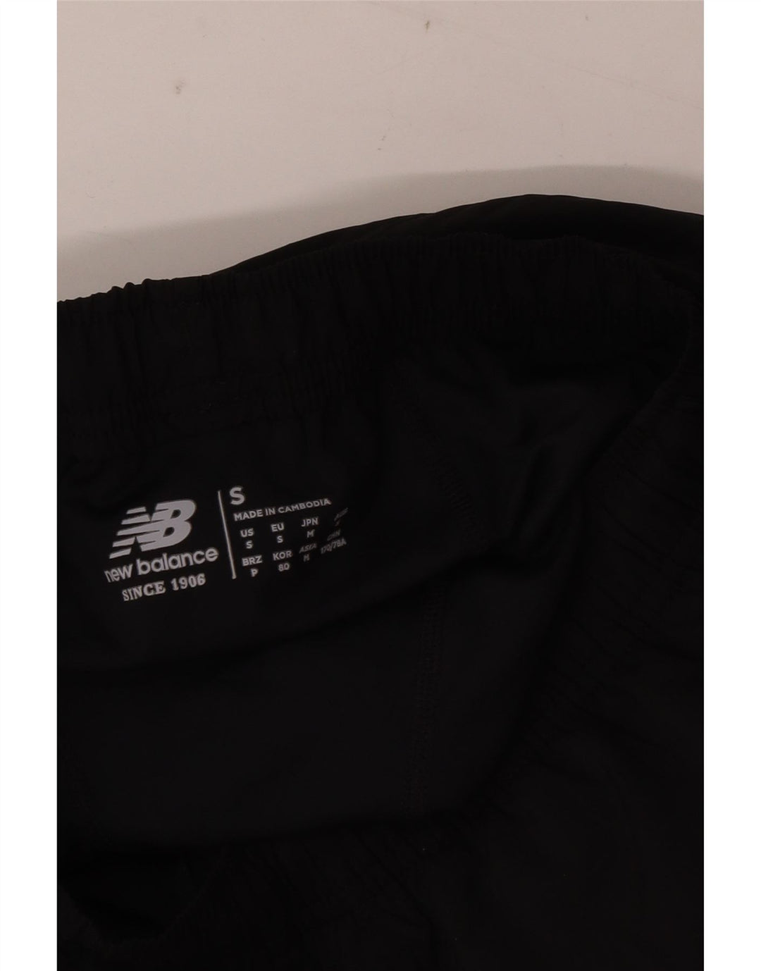 Pantaloni scurți sport New Balance pentru bărbați, poliester negru mic