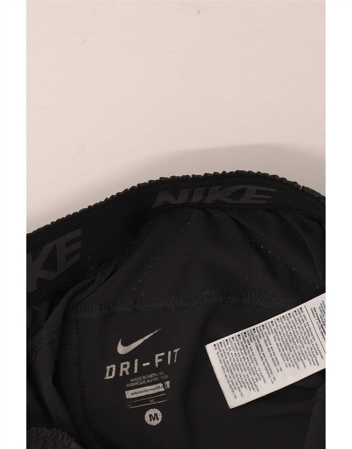 Pantaloni scurți sport Nike Dri Fit Graphic pentru bărbați, gri mediu, poliester