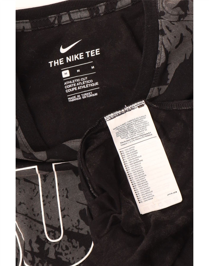 Tricou grafic Nike pentru bărbați, cu croială atletică, cu model abstract, top, gri mediu