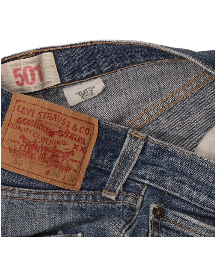 Pantaloni scurți Levi's pentru femei 501 din denim distressed W30, bumbac albastru mediu