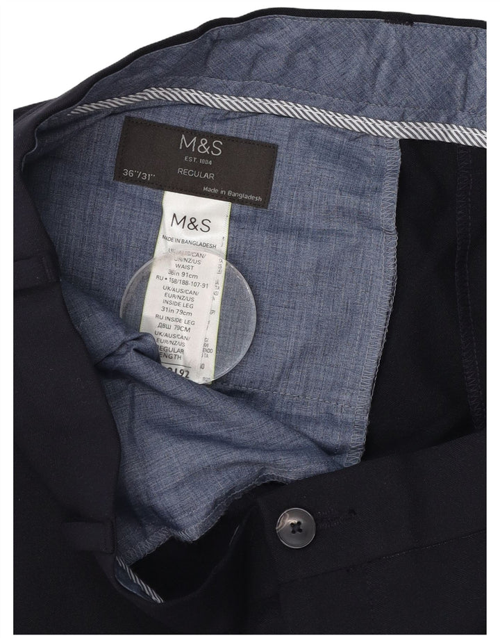 Pantaloni chino pentru bărbați Marks & Spencer, cu ajustare normală, L36 L31, poliester bleumarin