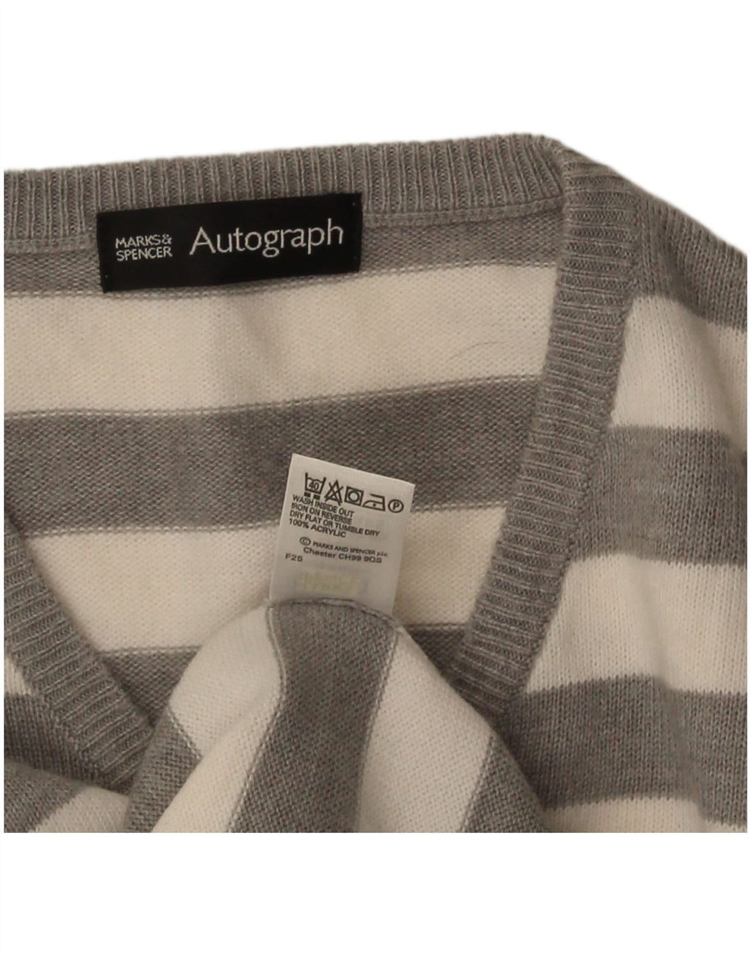 Pulover cu decolteu în V cu autograf pentru bărbați Marks & Spencer, cu dungi gri medii